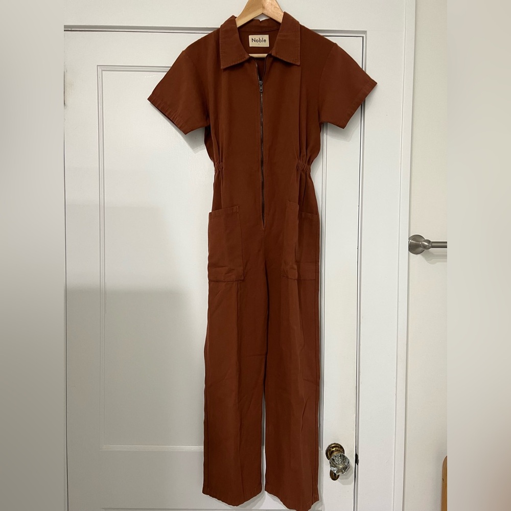 Noble utility suit size small Spice